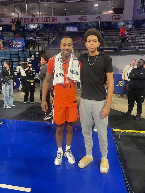 kdROBINSON021's tweet image. Had a great time watching @B3thompson__ ballout last night. Thanks for the pic, big bro!