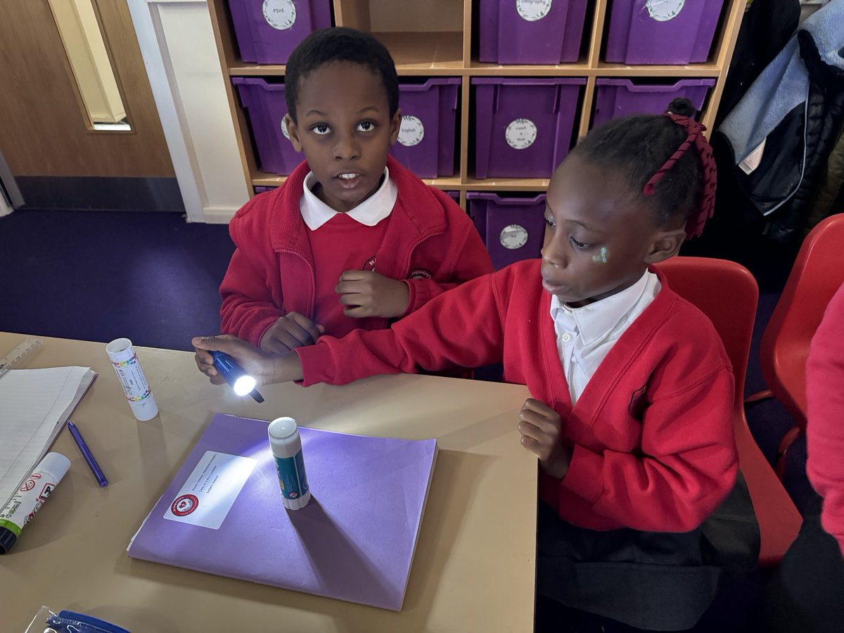 staugustinesNG3's tweet image. Year 3 had a great afternoon discovering how our shadows change throughout the day using torches! Amazing collaborative learning💡👥
#ScienceAtStA’s