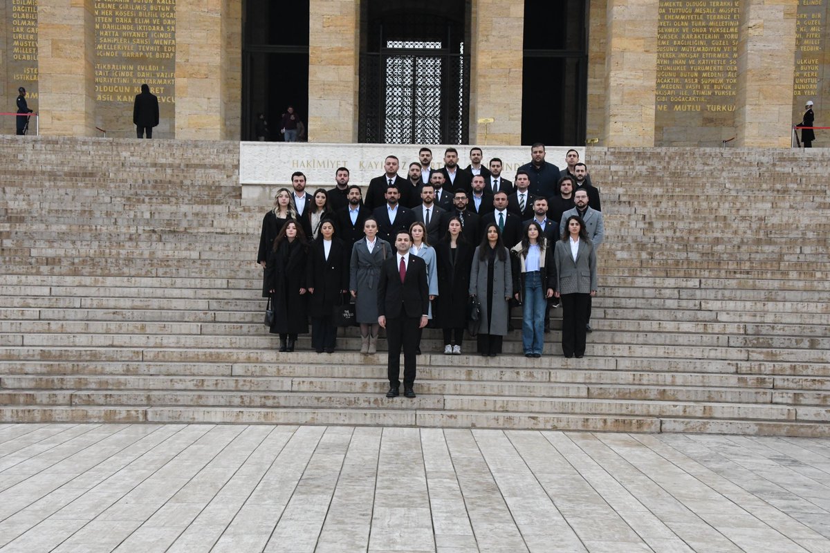 Genel Başkanımız Cem Aydın ve Merkez Yönetim Kurulu Üyelerimiz Ulu Önderimiz Mustafa Kemal Atatürk'ün ebedi istirahatgâhını ziyaret ederek görevlerine başladılar.