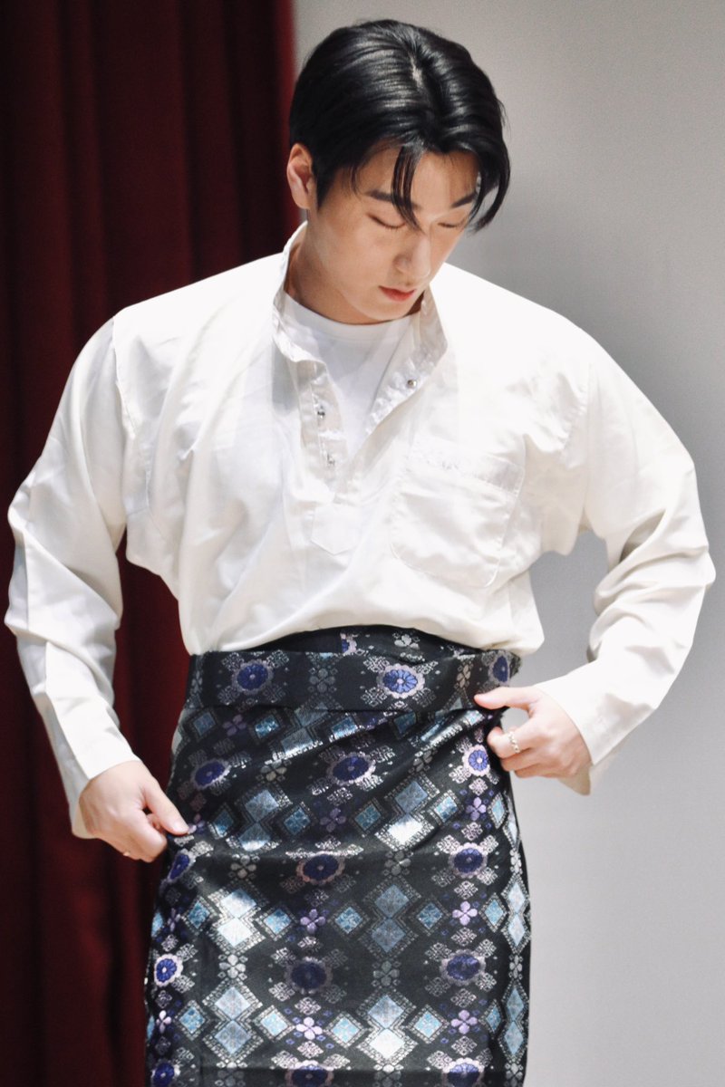 msiakpopfans's tweet photo. [📸] Ahli kumpulan #ATEEZ, #Hongjoong, #San dan #Yunho tampil segak bergaya mengenakan busana tradisional #Malaysia, Baju Melayu. 🇲🇾✨

Kredit: dowajuseyo0801 https://t.co/uZnJt1hfjE