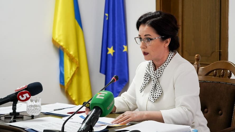 zer0corruption_'s tweet photo. Катерину Коваль пам'ятаєте? Це та, яка перетворила на посміховисько конкурс з обрання керівника САП. 

Так-от, Коваль отримала нову посаду - її обрали заступницею голови Кваліфікаційно-дисциплінарної комісії прокурорів (КДКП).

Це орган, який оцінює кандидатів на посаду прокурорів, а також притягує прокурорів до відповідальності. Тобто, Коваль і ко зможуть звільняти "неугодних".

Нагадаємо, у 2013-му Коваль керувала комітетом Громадської ради при МВС, ходила разом з Татаровим на круглі столи щодо реформування правоохоронної системи. Так, за пів року до побиття Беркутом студентів на Майдані та інших звірств.

А ще Коваль отримувала медаль "За заслуги у захисті прав і свобод громадян", яку у свій час видала Федеральна палата адвокатів рф.

З таким бекґраундом Коваль спершу доручили обрання голови САП, а тепер просунули на іншу важливу посаду.