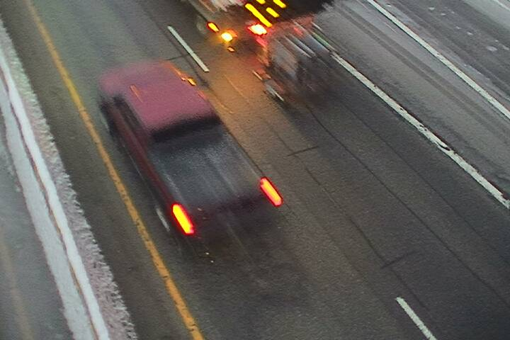NWSMissoula's tweet photo. [820am 12/5] Low clouds and freezing fog are producing areas of light snow across the region. Here's a shot from #I90 #LookoutPass this morning showing some snow on the road. We also had a CoCoRaHS report of light snow in #Marion  #mtwx https://t.co/M2Ux6co8c8