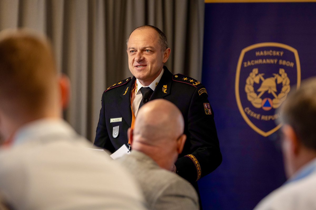 hasici_cr's tweet photo. Praha hostí mezinárodní jednání expertů @ctif_org, zaměřené na lesní požáry. Čeští hasiči zde prezentují své zkušenosti a systém požární ochrany i leteckého hašení. Zítra delegace navštíví @zuhzscr ve Zbirohu. #CTIF #ForrestFires https://t.co/VjnvxuoX3n