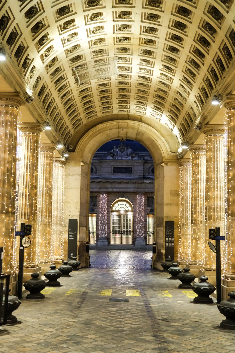 MonnaieDeParis's tweet image. La magie des fêtes de fin d’année s’invite à la @MonnaieDeParis 🌟🎄 Venez découvrir le site illuminé de mille feux !

#MonnaieDeParis #TeamArchi