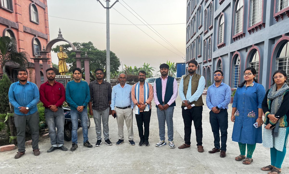 PharmaVisionOrg's tweet image. A Students Interaction Program and discussion on Role of AI in Pharma was organized at Derozio Collage of Pharmacy, Midnapore by PharmaVision Dakshin Banga. Shri Shyam Kushwah Ji (All India Incharge of PV) &amp;amp; Shri Apurba Nandi (Nation Co-Convener of PV) was present at the Program.