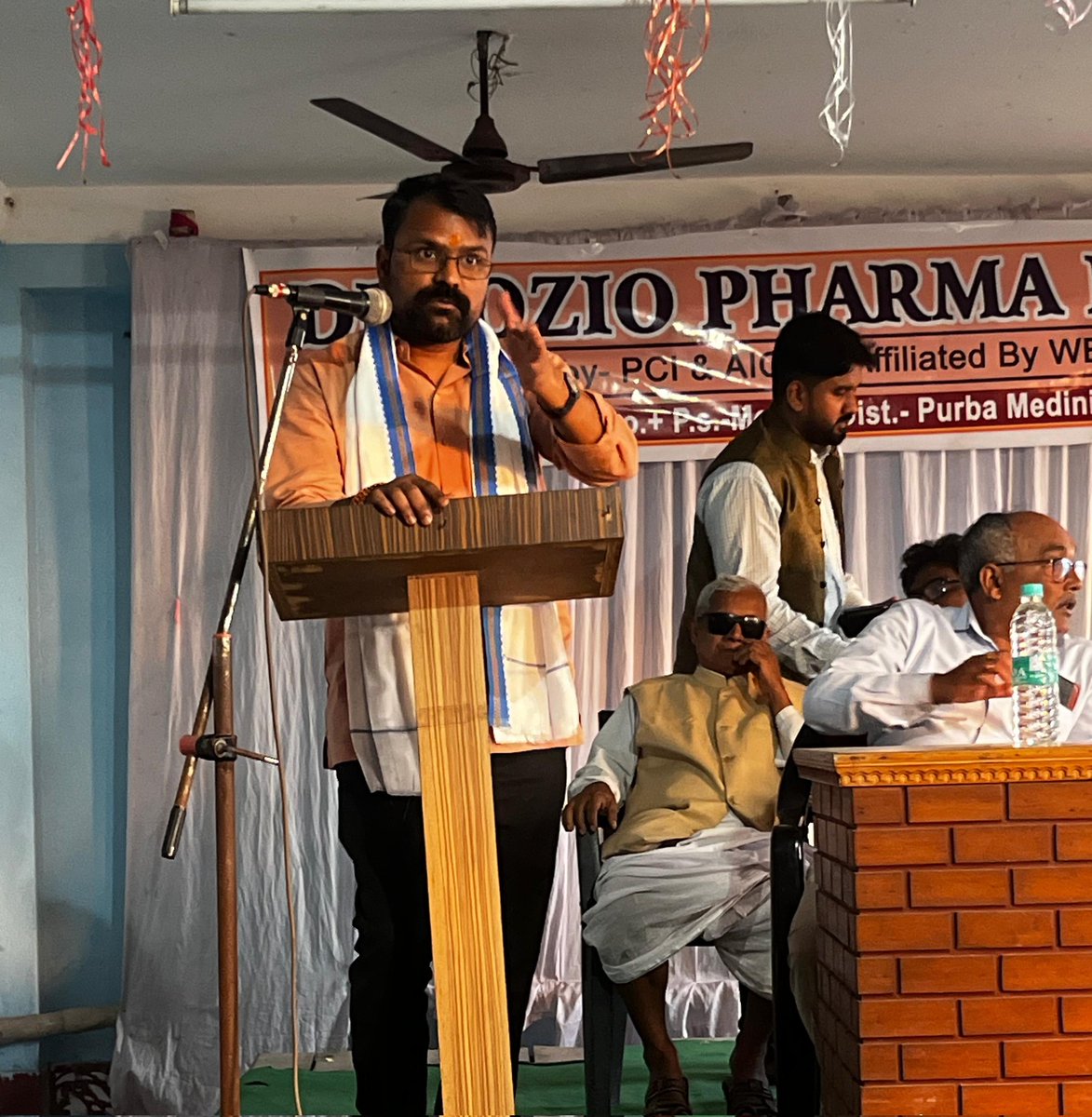 PharmaVisionOrg's tweet image. A Students Interaction Program and discussion on Role of AI in Pharma was organized at Derozio Collage of Pharmacy, Midnapore by PharmaVision Dakshin Banga. Shri Shyam Kushwah Ji (All India Incharge of PV) &amp;amp; Shri Apurba Nandi (Nation Co-Convener of PV) was present at the Program.