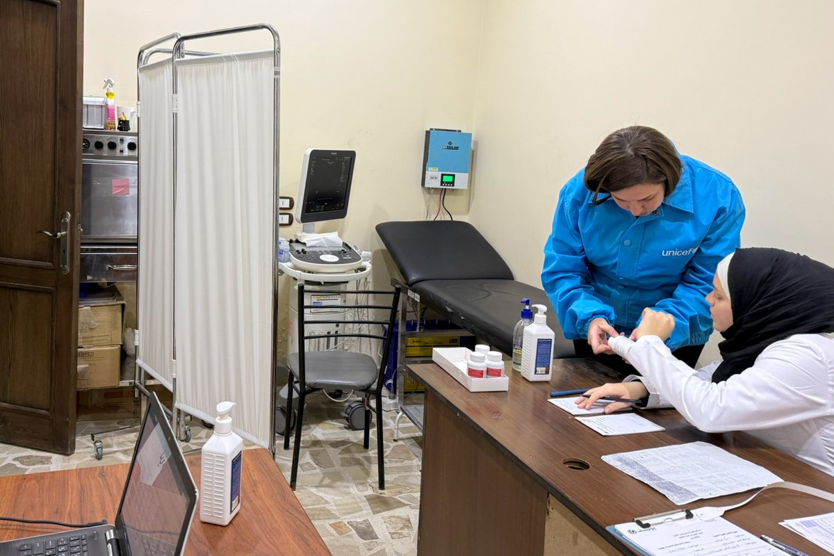 UNICEFinSyria's tweet photo. A young #girl is being screened at a UNICEF-supported primary health care centre in Aleppo.
UNICEF continues to support #health and nutrition services for children in need in #Aleppo.  #ForEveryChild, health https://t.co/isc4ozzJw0