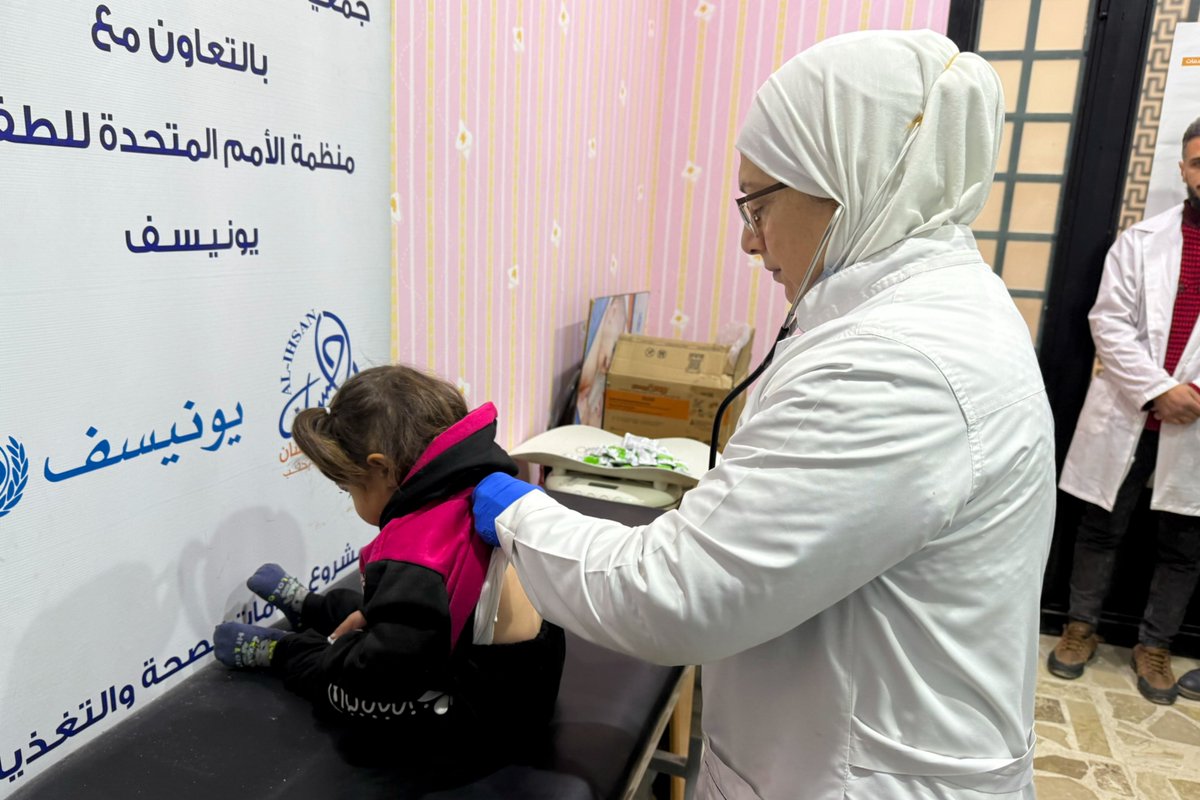 UNICEFinSyria's tweet photo. A young #girl is being screened at a UNICEF-supported primary health care centre in Aleppo.
UNICEF continues to support #health and nutrition services for children in need in #Aleppo.  #ForEveryChild, health https://t.co/isc4ozzJw0