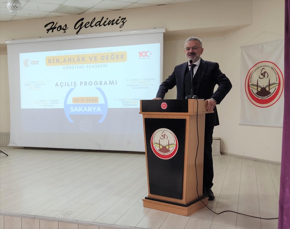 sakaryamem's tweet photo. Din Öğretimi Genel Müdürlüğü Daire Başkanı Dr. Hasan Özarslan ve Sakarya Üniversitesi İlahiyat Fakültesi Dekanı Prof. Dr. Hasan Meydan'ın katılımlarıyla ilimizde Din Kültürü ve Ahlak Bilgisi öğretmenlerine yönelik düzenlenen "Din, Ahlak ve Değer Öğretimi Seminerleri" kapsamında mahallî hizmet içi eğitimler devam ediyor.
@tcmeb
@Yusuf__Tekin
@dogan_rahmi