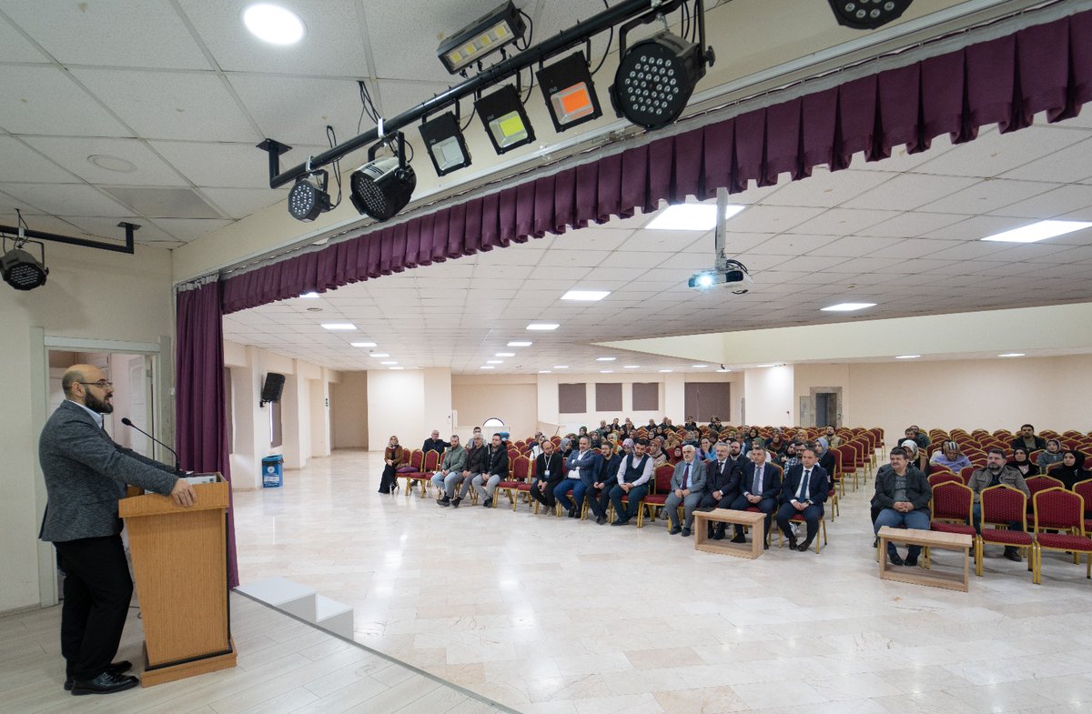 sakaryamem's tweet photo. Din Öğretimi Genel Müdürlüğü Daire Başkanı Dr. Hasan Özarslan ve Sakarya Üniversitesi İlahiyat Fakültesi Dekanı Prof. Dr. Hasan Meydan'ın katılımlarıyla ilimizde Din Kültürü ve Ahlak Bilgisi öğretmenlerine yönelik düzenlenen "Din, Ahlak ve Değer Öğretimi Seminerleri" kapsamında mahallî hizmet içi eğitimler devam ediyor.
@tcmeb
@Yusuf__Tekin
@dogan_rahmi