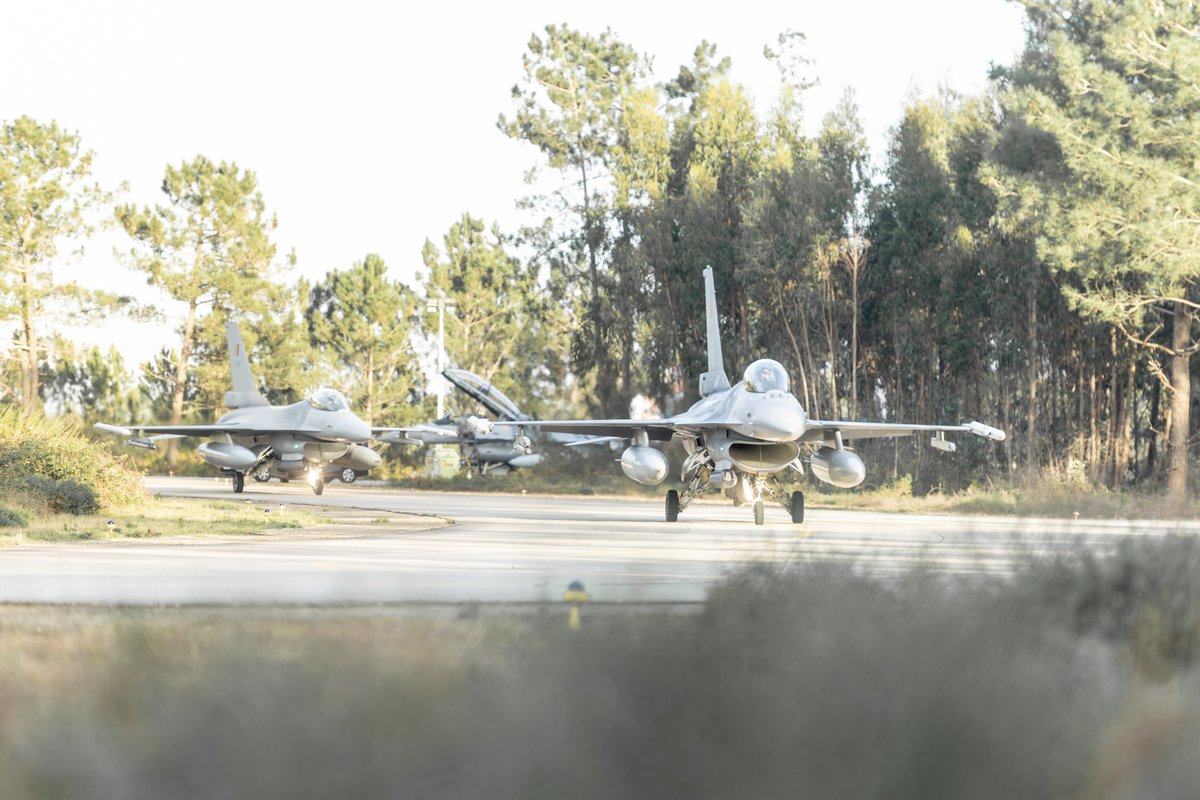 BeAirForce's tweet photo. The 🇧🇪 Air Force is training F-16s at #MonteReal Air Base in 🇵🇹. #Pilots, #technicians, Mission Planners, and more are honing their #skills in a larger #airspace, refining advanced #tactics, including #night operations. This training boosts our readiness and #NATO cooperation. https://t.co/H0rdLmyUfy