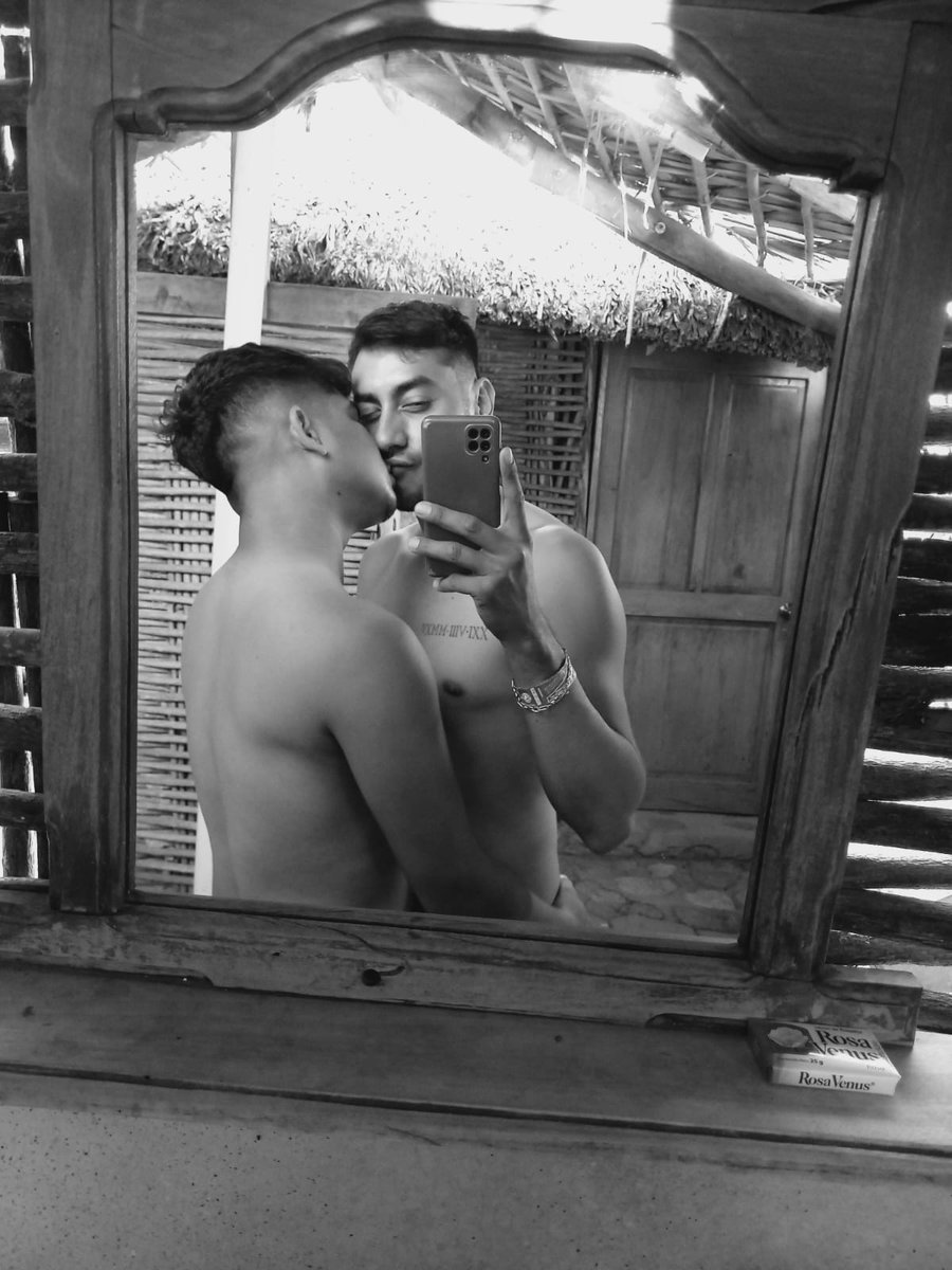 GabrielBusqueda's tweet photo. Bajo unas cabañas ⛰️🪵🌵 https://t.co/xC2aO3W7fP