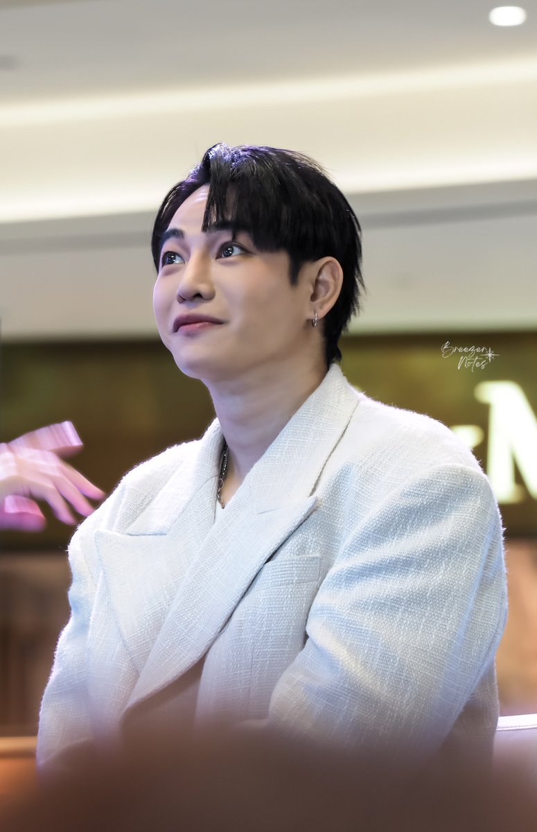 BreezerNotes's tweet photo. ภูมิใจที่มีเธอในชีวิตเสมอมาและตลอดไป 💙🦋🫰🏻

PECK x NIGHT BIRD ALBUM   
@peckpalit
#เป๊กผลิตโชค
#PeckPalitchoke  
#ผลิตมาเพื่อนุชFanSignEvent
#palitgallery #BreezerNotes https://t.co/Ok6VzSnefe