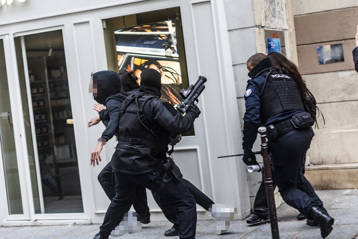 MALA_IDF's tweet photo. @AGenetet @MichelBarnier La prochaine fois oublié pas de lutter contre le fléau des violences policières lorsque les lycéens se mobilisent après le suicide d’un élève. Force au prochain ministre de l’éducation notre réponse sera à la hauteur de la répression 🪖🚀 https://t.co/aN9eCyZkdi