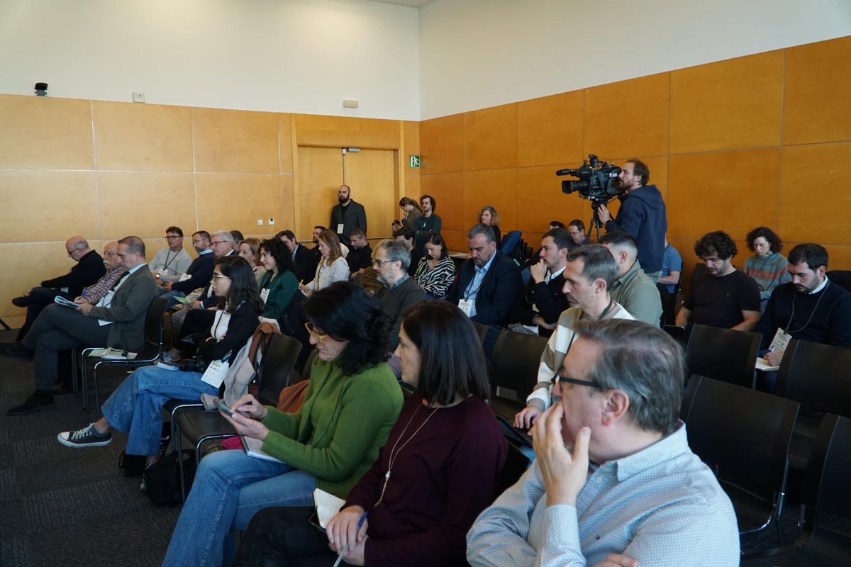 DiputacioGirona's tweet image. 🚲 Assistim a l’assemblea general de @RedCiudadesBici a #Madrid 🚴‍♀️Baròmetre de la Bicicleta al Congrés #Conama.
✅El diputat de la #DdGi i president de @viesverdesgi, Quim Roca hi representa la Diputació de Girona.
➡️Eines per afavorir l’impuls i el desenvolupament de polítiques