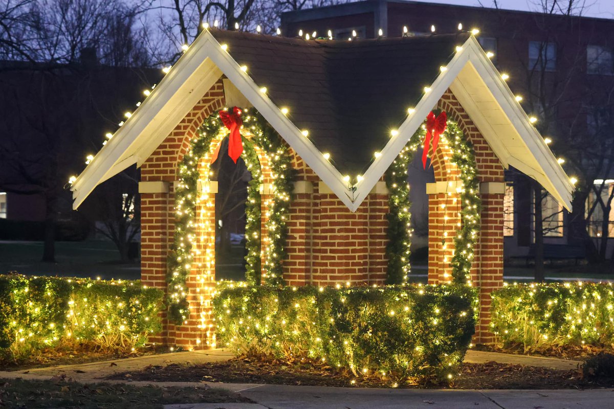 FranklinCollege's tweet photo. What a fun evening at this year’s Wellhouse Tradition Lighting! ❄️ It was lots of fun to see Grizzlies come together for this awesome event. Big thanks to Student Government Association for hosting such a special night filled with fun, laughter, and memories. 🙂
#FranklinCollege https://t.co/6gcFuvDDKU
