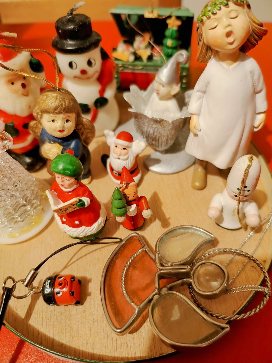 シンタが帰ったらオランダは一気にクリスマスモード、そして今年もあっという間に終わる!(泣いてません!

さて、クリスマスグッズでも並べるか🎄(でもHenry、赤いからって君は違うぞ?🥹