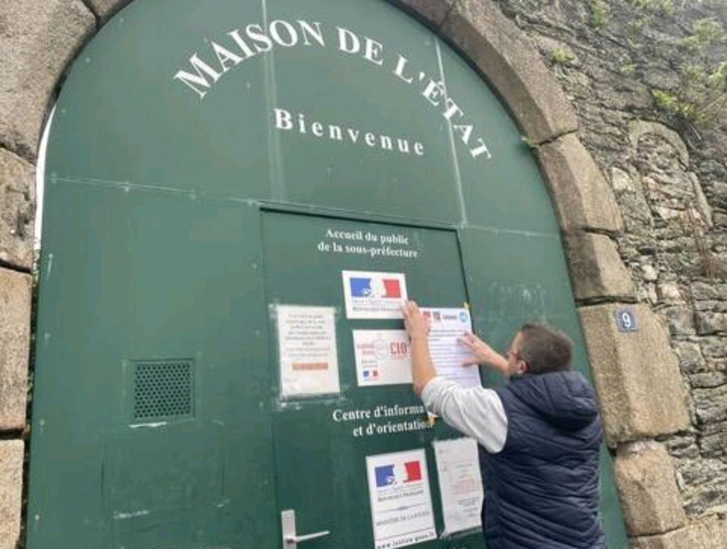 700 den e Montroulez evit difenn ar servij publik.
700 personnes à Morlaix pour défendre le service public. Quand tout sera privé, on sera privé de tout ! #greve5decembre #servicepublic