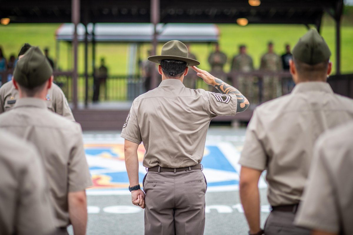 MCoEFortBenning's tweet photo. The uniform may change, but the oath remains the same.

Be All You Can Be.

#BeMoore #DrillSergeant #USArmy #OSUT #FollowMe 
198th Infantry Training Brigade https://t.co/vqwMz4byAh