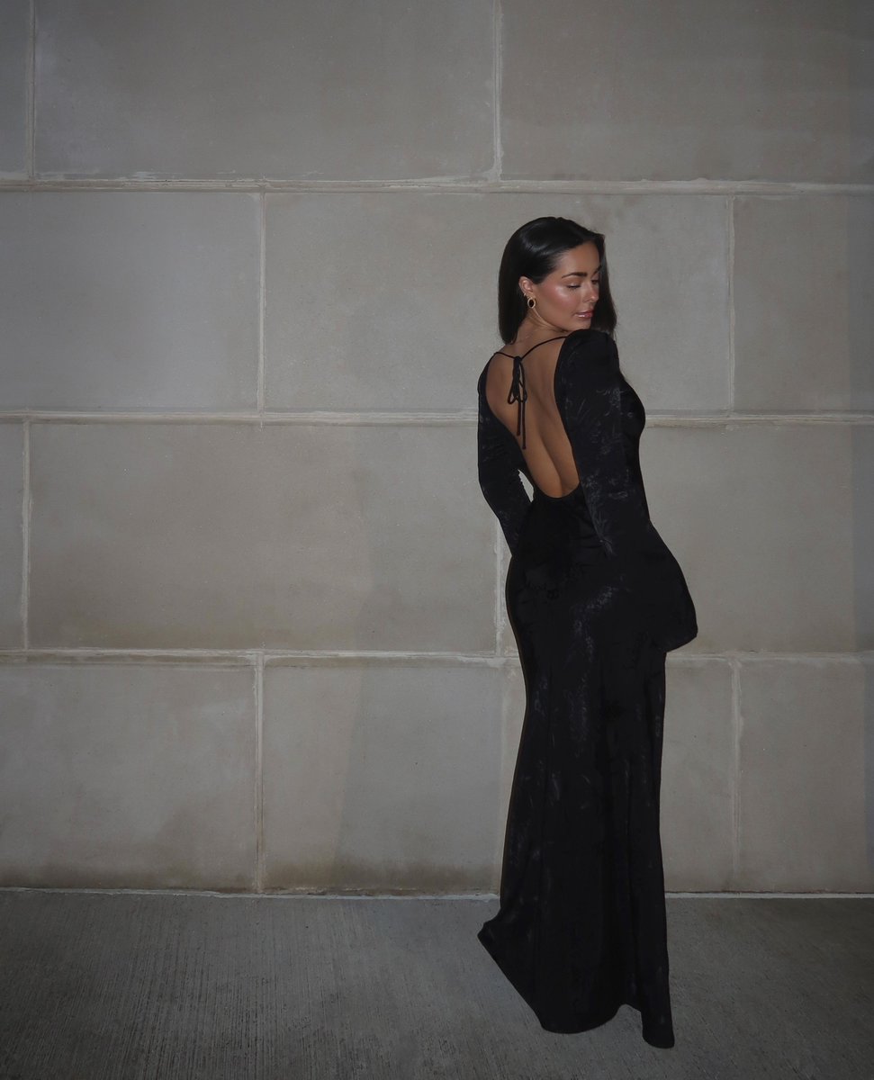 vampofficial_'s tweet photo. The Open Back Floral Textured Maxi Dress has a flattering fit you'll want to wear for every occasion this winter 🥀 Shop the look online and in store 11-7 daily!

Shop Here: https://t.co/yjo5iEWnnJ https://t.co/4XjfTC0g6r