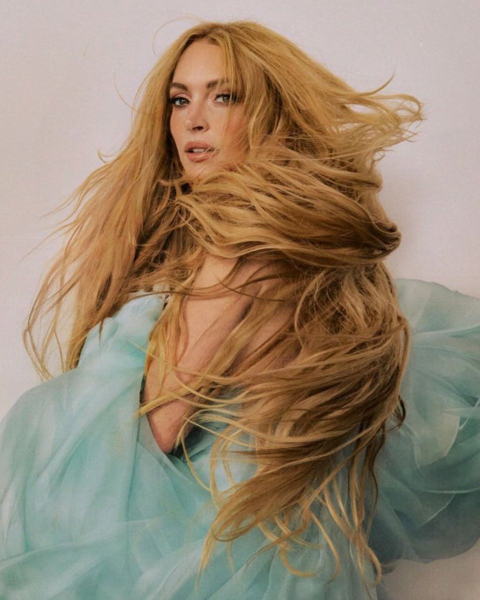 PopCulture2000s's tweet photo. lindsay lohan looks flawless for alexa magazine https://t.co/Sqm5rY7dQZ