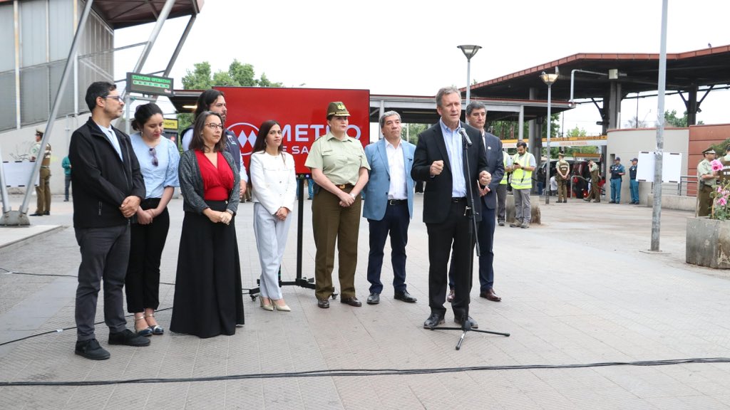 Nuestro <a href="/metrodesantiago/">Metro de Santiago - #50Años</a> es motivo de orgullo y debemos cuidarlo. No podemos permitir que sus espacios se degraden en lo más mínimo.
Por eso todos debemos sumarnos al #NoTeCompro y así desincentivar el comercio ambulante. Los espacios públicos son de todos.