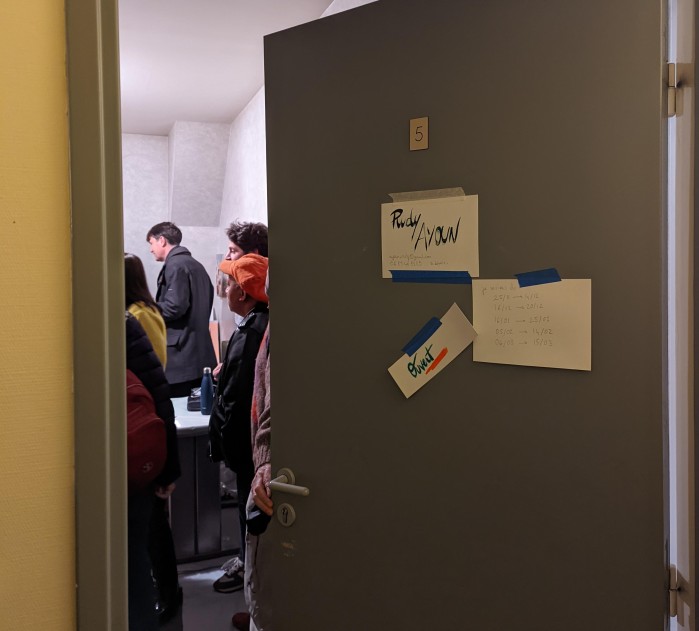 CESR_Tours's tweet photo. [Retour sur] Présentation de la résidence de Rudy Ayoun
 
Le @CESR_Tours a invité le public à découvrir le  programme de la résidence artistique 2024-2025 lors d'une soirée de  présentation, suivie le lendemain d'un atelier sur la peinture à l'huile 🎨

🔗 https://t.co/VbDpN3Zul0 https://t.co/3m0g4iYyv1