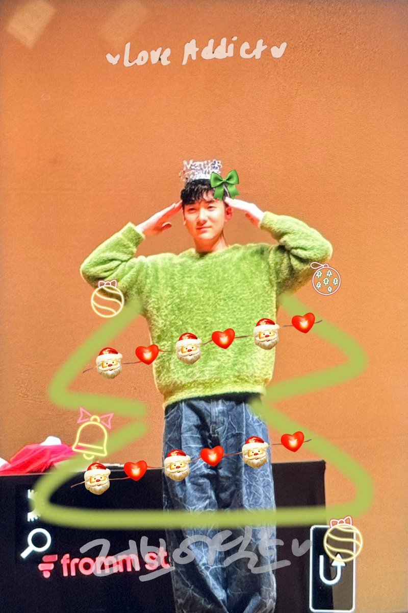 LoveAddict_0315's tweet photo. 241205 시그팬싸 프리뷰 아론
트리가 되고싶다고 하셔서.. 소원 성취 해듯렸습니다.. (양손경례하는줄)

#Aaron #곽아론 https://t.co/AZedTwRQVW