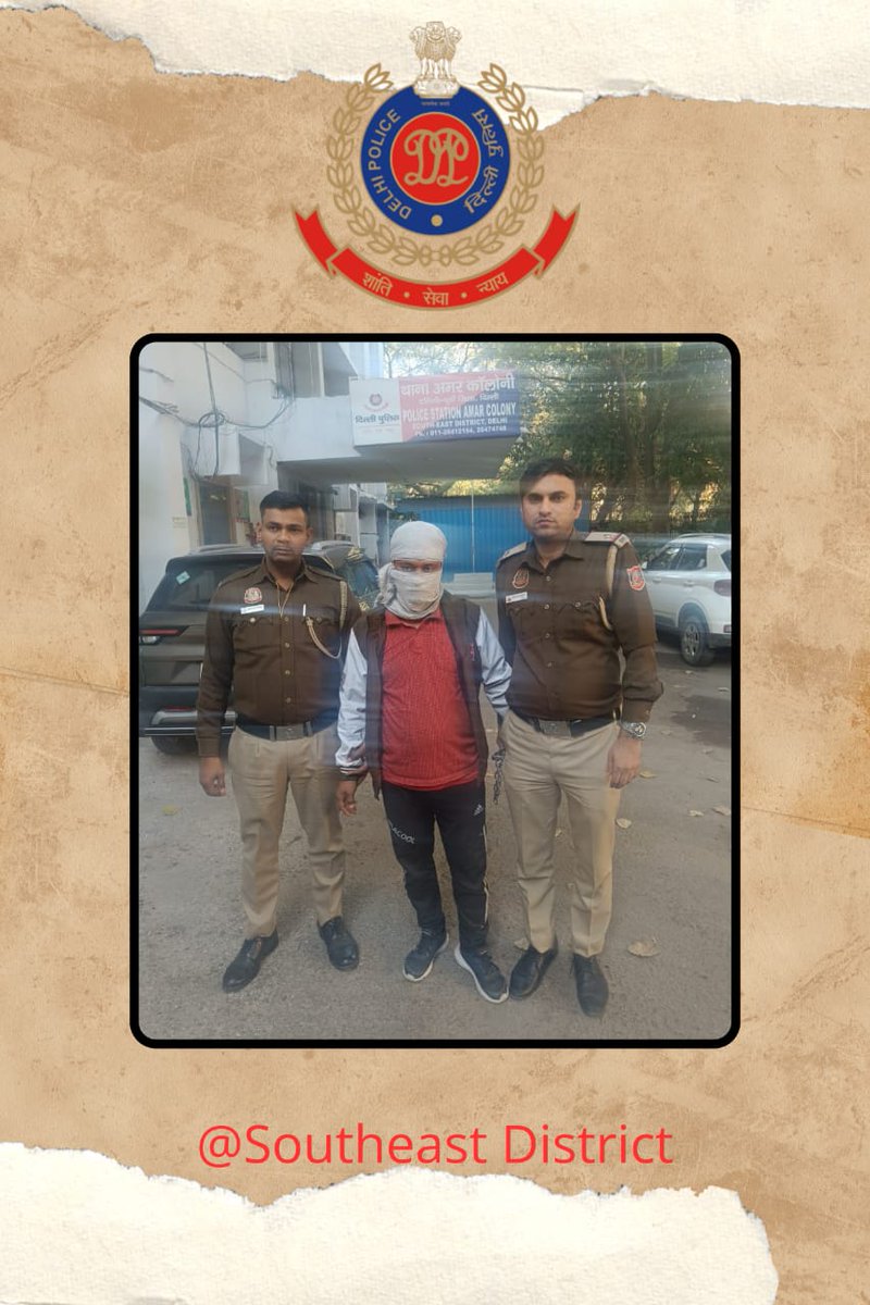 DCPSEastDelhi's tweet photo. #Enforcing_law
An inveterate criminal previously involved in 21 unlawful activities held with a country made pistol loaded with a live cartridge in Amar Colony.
@JointCPSR @DelhiPolice https://t.co/pV0GIfc2dV