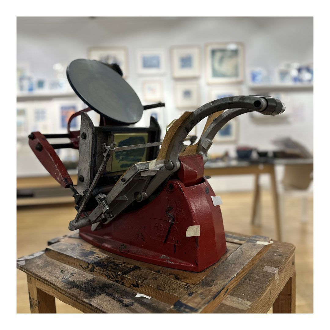 NorthernPrint's tweet photo. Call in this evening until 8pm and try your hand at printmaking on one of our Adana presses - you can print your own festive scene card to take home with you.
#christmasgifting #madeinouseburn #festiveprint https://t.co/aRfGFW2uVM