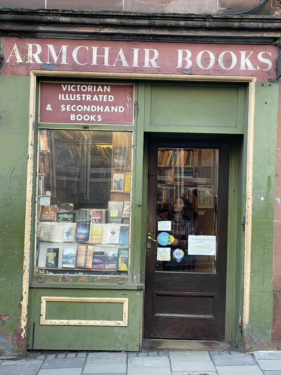 DuarteBueAlves's tweet photo. Armchair Books in #Edinburgh one of the most iconic #bookstores in the 🏴. #books #bookshops #booklovers #booksaddicted #booksandbooks #morebooks #reading #readingcommunity #readingforpleasure https://t.co/EundYZgVWK