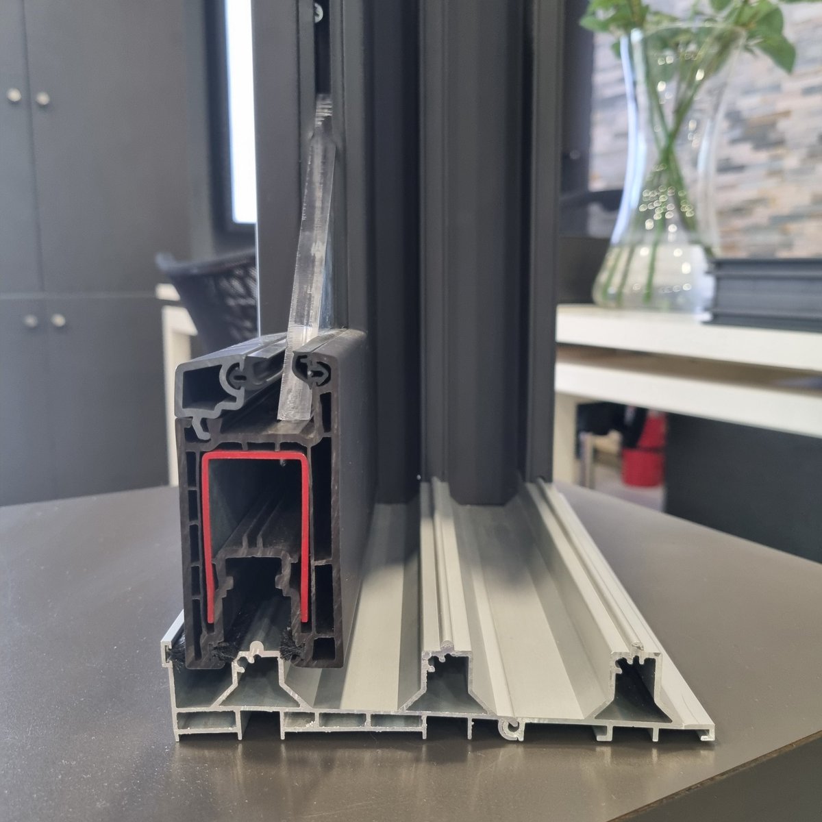 cbarriaz's tweet photo. Querido diario:
Quieres ver un buen producto en ventanas de PVC?.

Solución correderas zapata aluminio, 2 y 3 rieles.

Atrévete y cambia tus ventanas.

#VentanasDePVC 
#raabchile https://t.co/DTx7bJwW3L