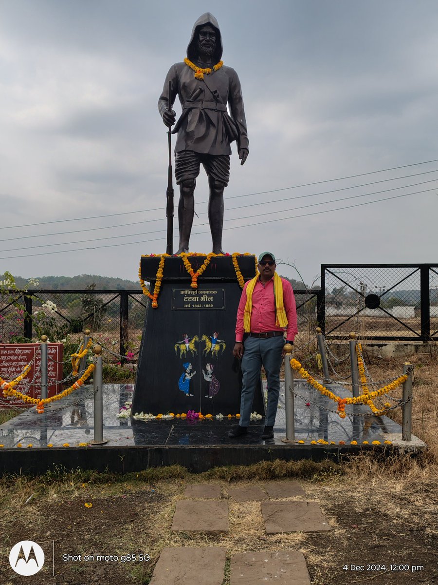 Rahul9174's tweet photo. क्रांति सूर्य भगवान टंट्या मामा की सहादत दिवस पातालपानी कारिक्रम शामिल होकर टंट्या मामा कोटि कोटि नमन किया जय आदिवासी.. 💐💐🙏🙏 https://t.co/zw8B7LBobP