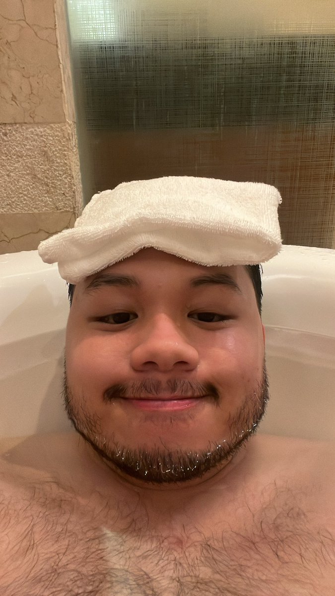 BeaverCarating's tweet photo. Bathtub momints https://t.co/cmBrqqylGy