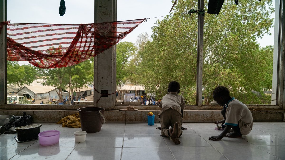 warchild's tweet photo. The ongoing war in Sudan has displaced millions with over 810,000 seeking refuge in South Sudan: a country already grappling with its own humanitarian challenges. As the crisis deepens, War Child is expanding its activities. Learn more: https://t.co/WmDrrWTiIR https://t.co/2etvr9Zpdl