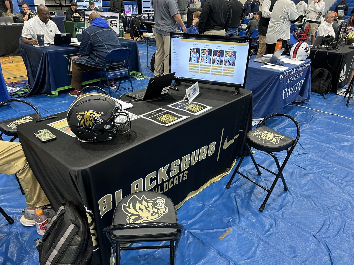 Set up and ready to go at the <a href="/SCFCA1/">SCFCA</a> Recruiting Fair. Happy to be a part of a 1st class organization, and taking part in a top notch event. 

#SCFootball