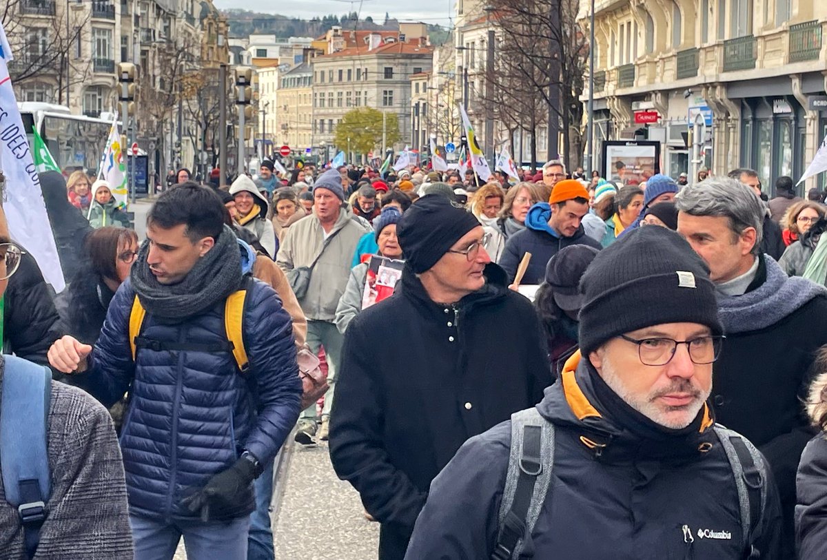 SNESLoire's tweet photo. Forte mobilisation à Saint-Étienne : plus de 3 000 manifestant·es pour défendre le service public et ses agents.

#Greve5décembre https://t.co/c4HM4tKYm1