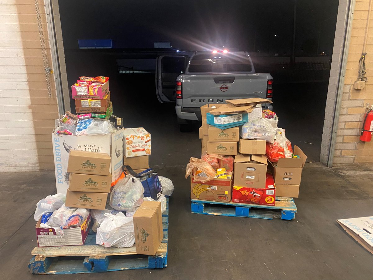 HCParadeAZ's tweet photo. Great news! We collected 1007 pounds worth of food last night at the Hometown Christmas Parade entry meeting. Thank you all for your support! 🙂 https://t.co/PxmlOSdElL