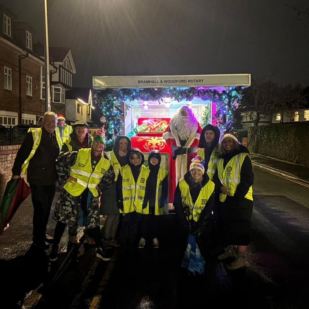 Last night’s rain couldn’t stop the festive fun! 🎅✨ Woodford Cricket Club’s Elves spread Christmas cheer through Bramhall, with families braving the weather to visit Santa and support a great cause. 🎄  
Thanks for making the season magical! 

#Christmas2024 #Bramhall #Woodford