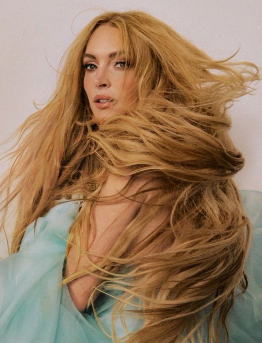 notgwendalupe's tweet photo. LINDSAY LOHAN!! https://t.co/6PvWa2mooq