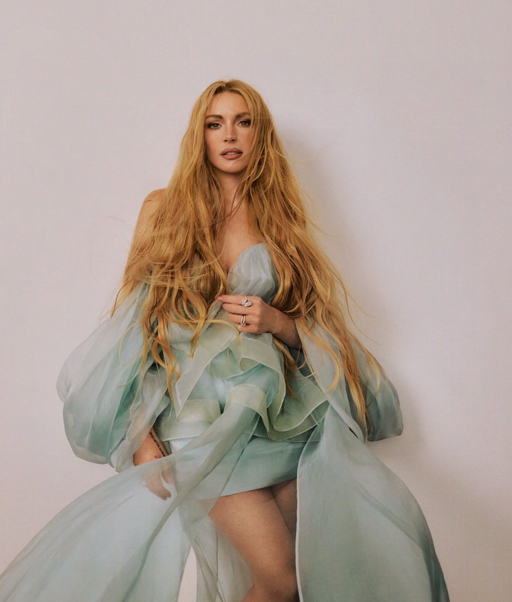 notgwendalupe's tweet photo. LINDSAY LOHAN!! https://t.co/6PvWa2mooq