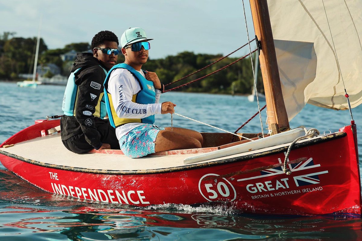 DiploTom's tweet photo. The UK-sponsored Independence looking #GREAT in action today at the Best of the Best Regatta🇧🇸
We're so proud to see her in use by brilliant young Bahamian sailors. Giving space and opportunity to learn new skills, and international experience. https://t.co/jOrwLpFip1