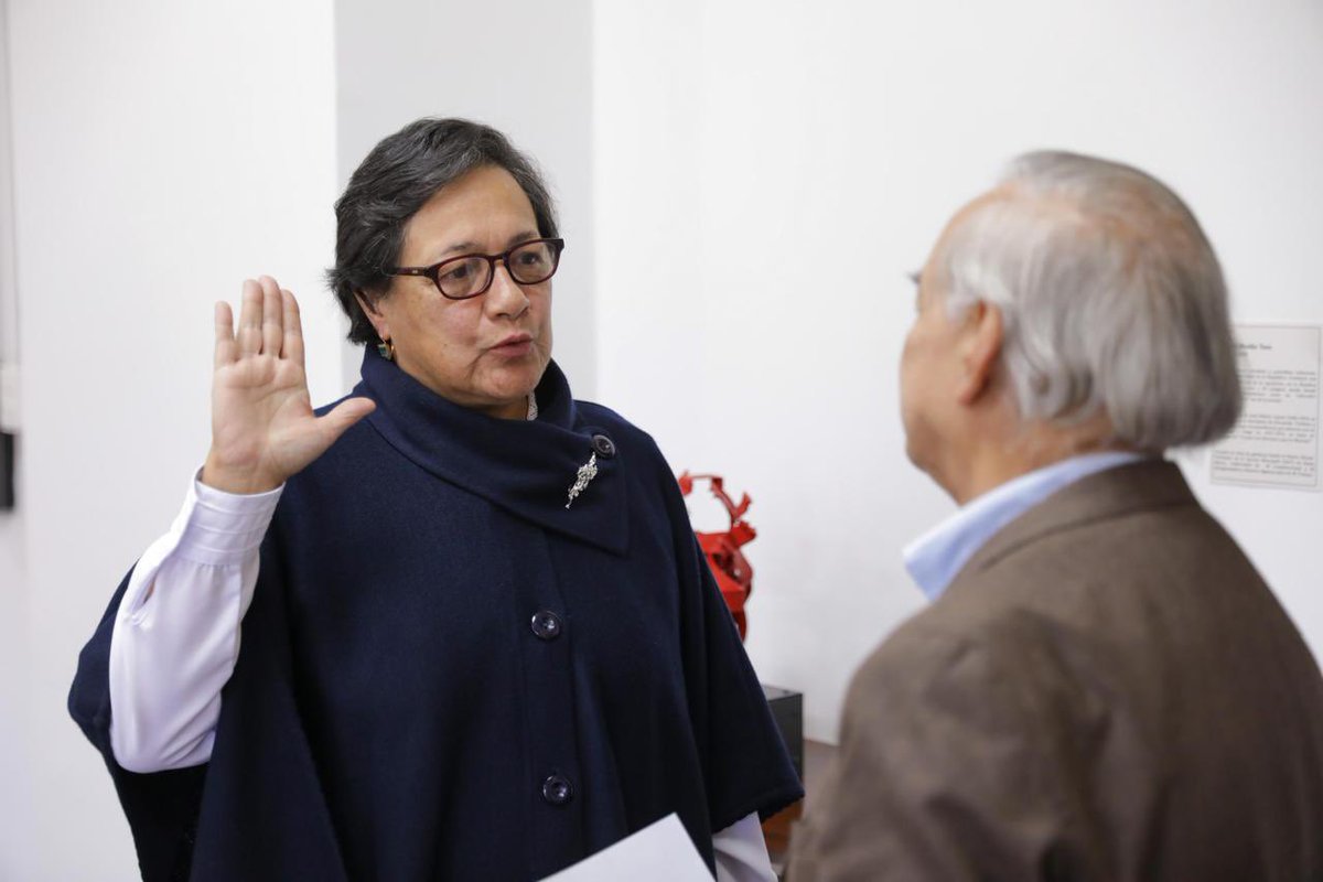 activosSAE's tweet photo. Le damos la bienvenida a la Dra. Amelia Pérez como nueva presidenta de la Sociedad de Activos Especiales. 
Abogada ⚖️, jurista 📚 y defensora de Derechos Humanos ✊, quien en adelante asumirá la bandera del cambio 🇨🇴. https://t.co/ANeCtzvGr0