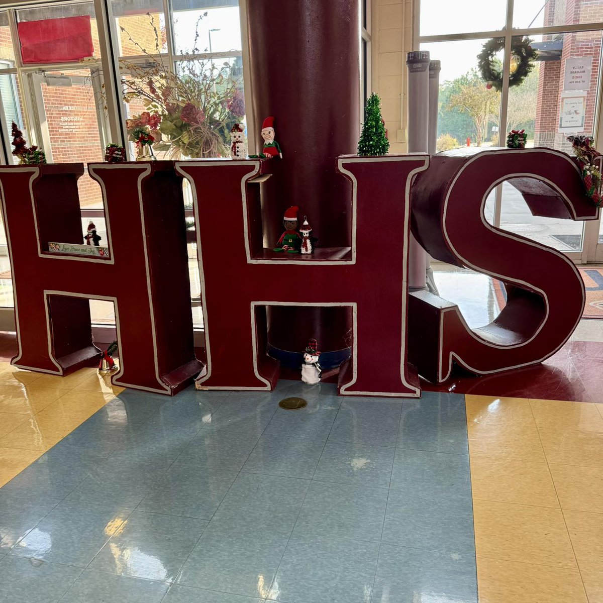 howardhshuskies's tweet photo. It is beginning to look like a lot like Christmas across the campus.  Don't miss tonight's Orchestra and Guitar Winter Concert at 7pm in the Auditorium! Free admission, public welcome, bring friends!
#MusicalHuskies #Built4Bibb #FineArtsAreFine https://t.co/FsN4v5ZjEf