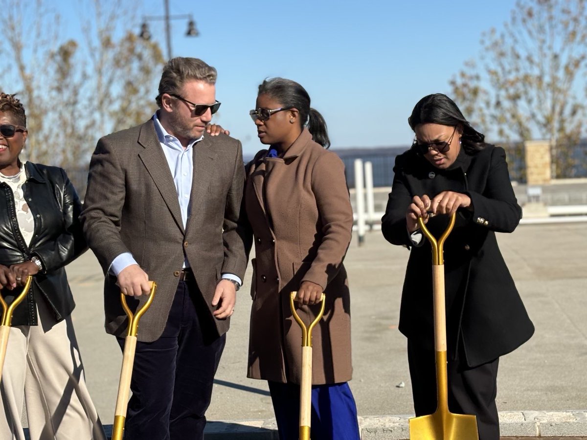 On Saturday, November 16th, Supervisor Franklin had the honor to celebrate the Potomac Shores ribbon-cutting.