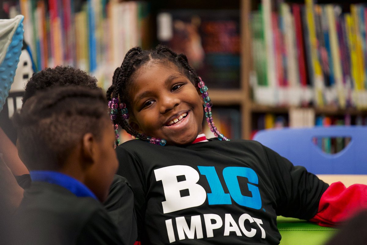 bigten's tweet photo. Making a #B1GImpact at Frost Elementary School. 📗

The Big Ten has partnered with @SchoolSpecialty, @CFPExtraYard, and @IndSportsCorp to bring a new library to Frost Elementary in Indianapolis! 

#B1GImpact https://t.co/f504bKp34z