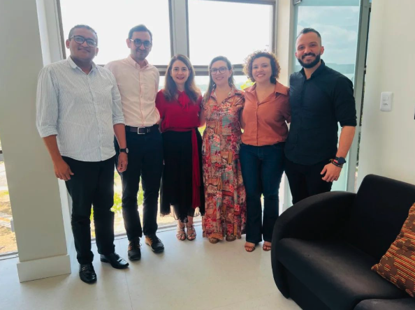 smartbotero's tweet photo. Reunião produtiva com Vice-Reitora da @UFPA_Oficial  Loiane Verbicaro e a @UTPereira! Ações do INCT @Proprietas1 destacadas: bolsas de IC, pós-doc, doutorado sanduíche, financiamento de pesquisas e novos equipamentos para laboratórios.  #ParceriasColombiaBrasil #Amazonia 🇧🇷❤️🇨🇴 https://t.co/StJ5vqZrkl