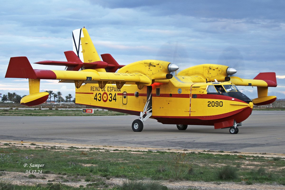 Dos Canadair CL-215T "Botijos" ayer en la #BASanJavier (imagino que para repostar), aqui rodando al punto de espera de la 05R para despegue hacia la #BATorrejón. #43Grupo  #Corsarios #ApagaYVámonos #EjercitodelAire. <a href="/SpottersMurcia/">Spotters Murcia</a>