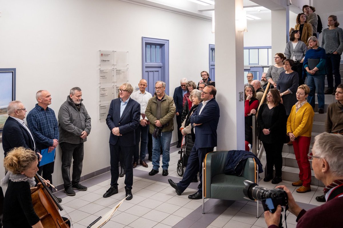 FVPotsdamMuseum's tweet photo. Stimmungsvolle Ausstellungseröffnung im @mwfkbrb mit Werken von Wolfgang Liebert. Eine sehr empfehlenswerte Schau! Fotos: Eberhard Thonfeld https://t.co/tiDldqgM14