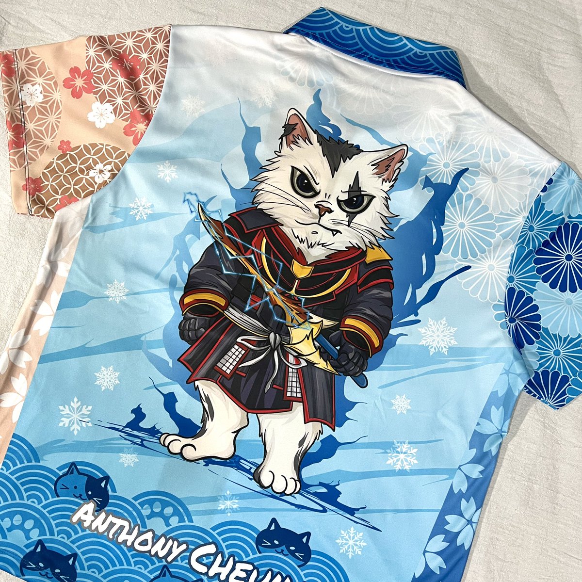 umedesign_tw's tweet photo. 武士猫
-
· 手描きによる大きなイラスト
· 半分手描きの模様と商用素材を組み合わせ
· 雪の結晶と桜を組み合わせた装飾を添えて
-
#ume #design #darts #sport #clothes #illustrator #taiwan https://t.co/vOLQKja7y3